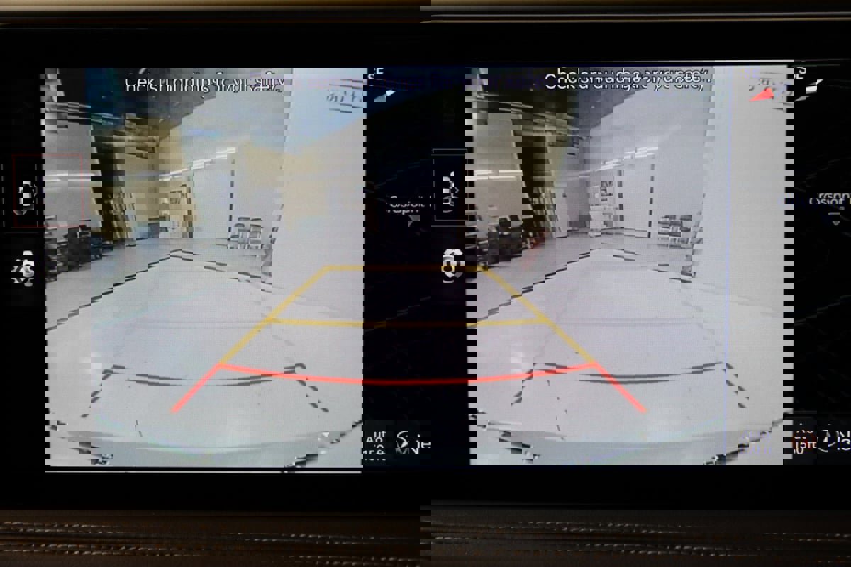 Used 2025 Genesis G70 2.5T image 18