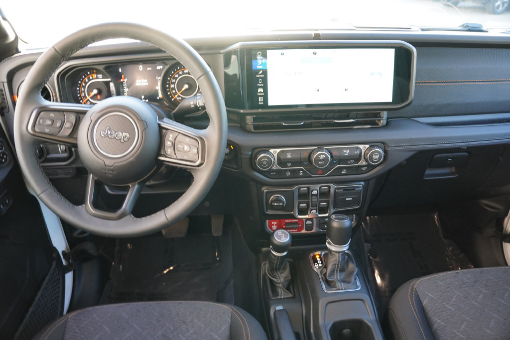 Used 2026 Jeep Gladiator Mojave AWD/4WD image 18