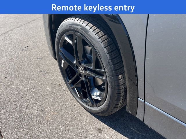 New 2026 Volkswagen Tiguan SE R-Line image 5