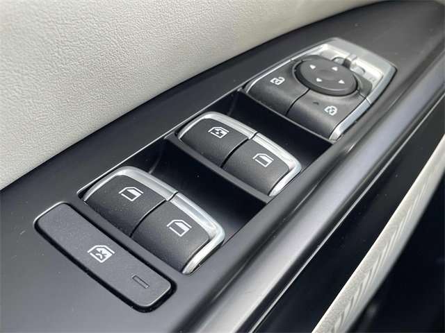 Used 2024 Kia Carnival LX image 8