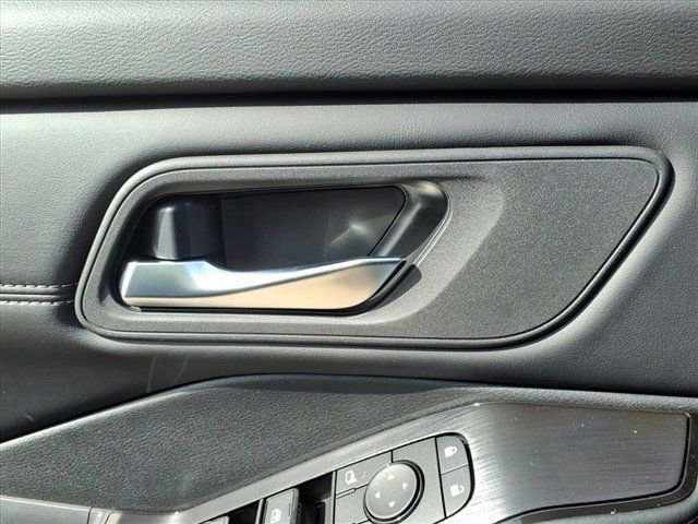 Used 2026 Nissan Rogue SV w/ SV Premium Package image 19