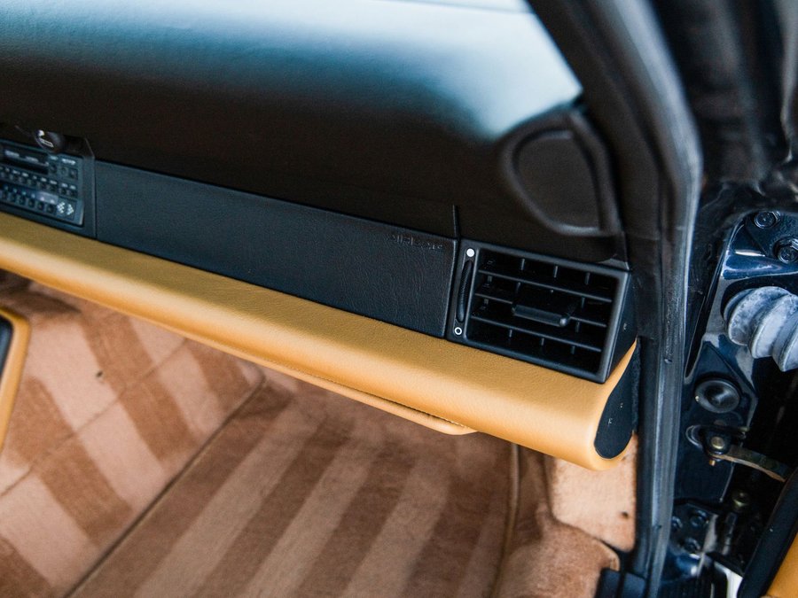 Used 1992 Porsche 911 Turbo image 23