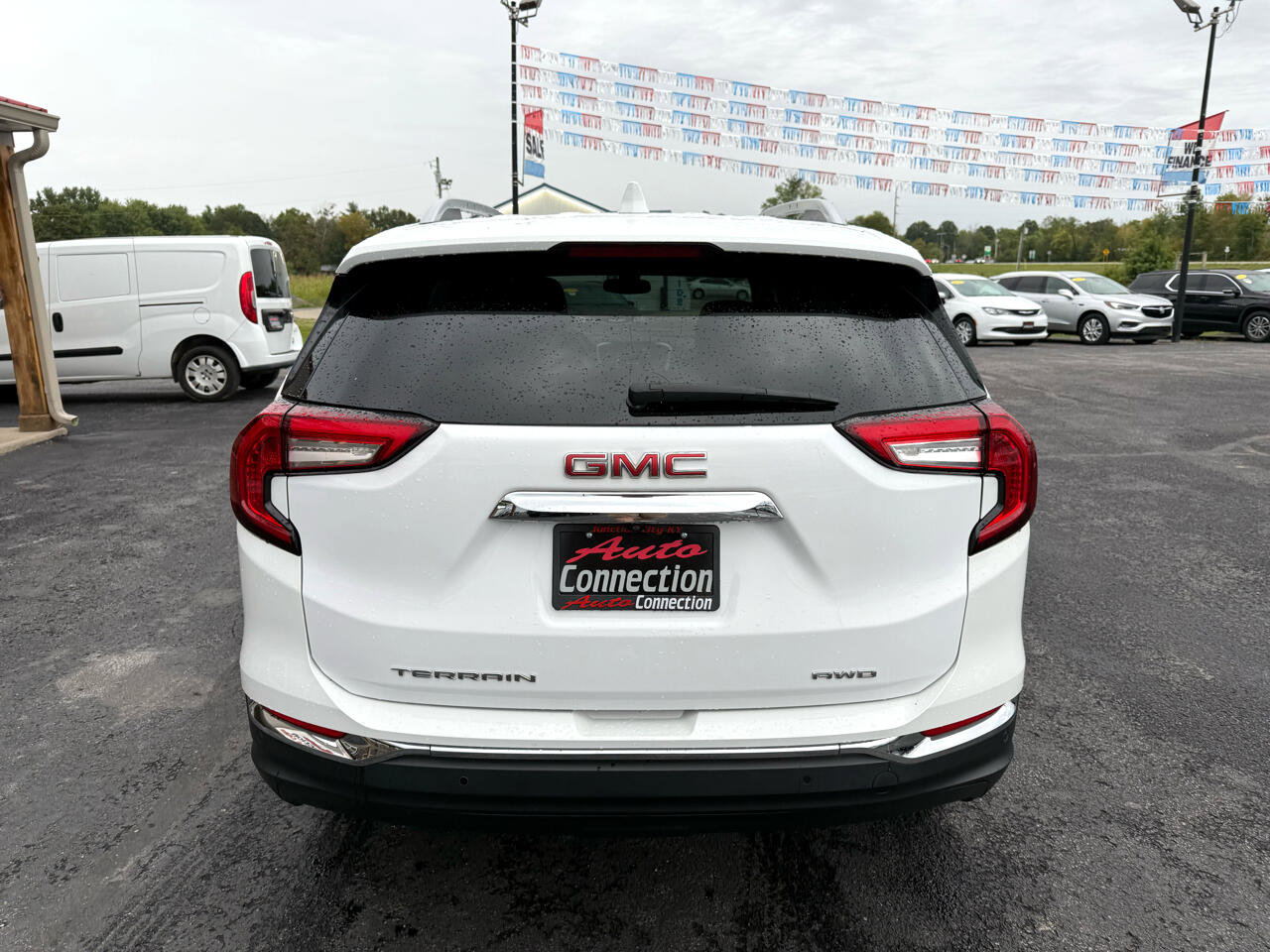 Used 2023 GMC Terrain SLT w/ Infotainment Package II image 5
