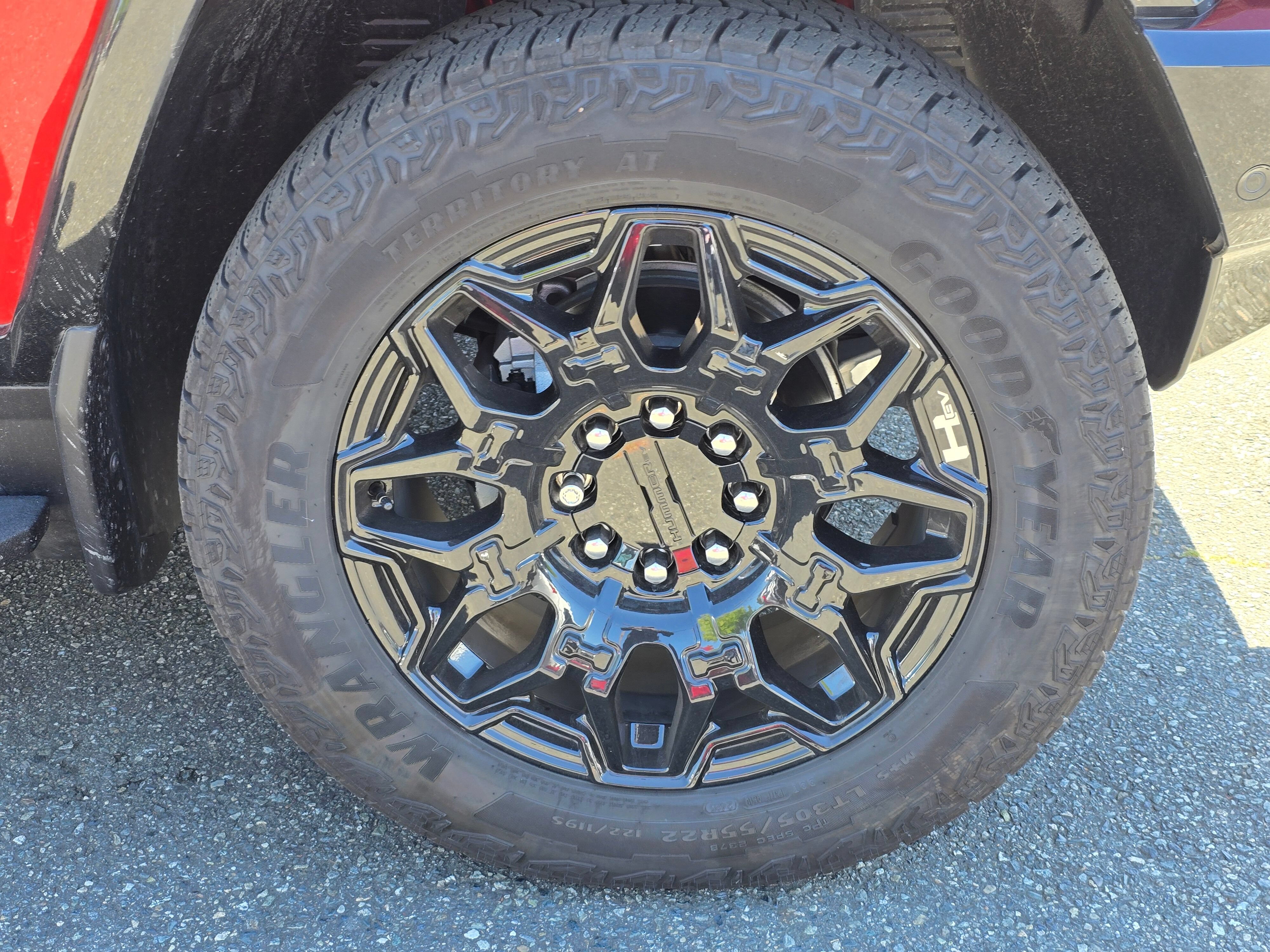 New 2026 GMC Hummer EV SUV w/ LPO, Dark Essentials Package AWD/4WD image 9
