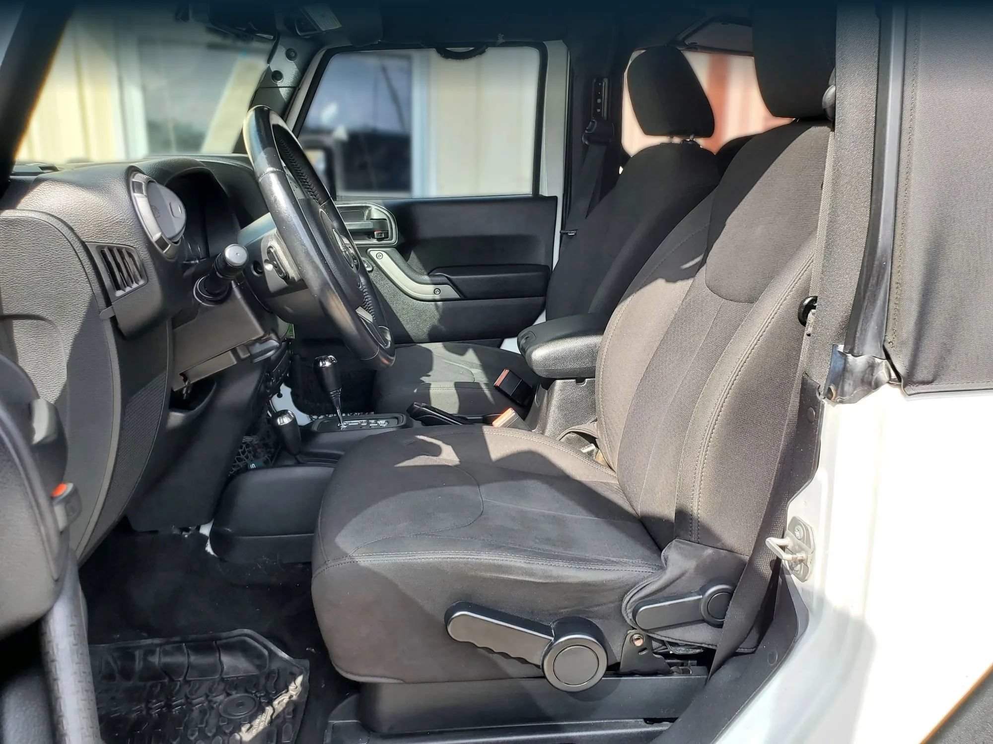 Used 2015 Jeep Wrangler Sport AWD/4WD image 3