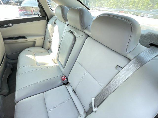 Used 2010 Chevrolet Impala LT w/ Luxury Edition Package FWD image 16