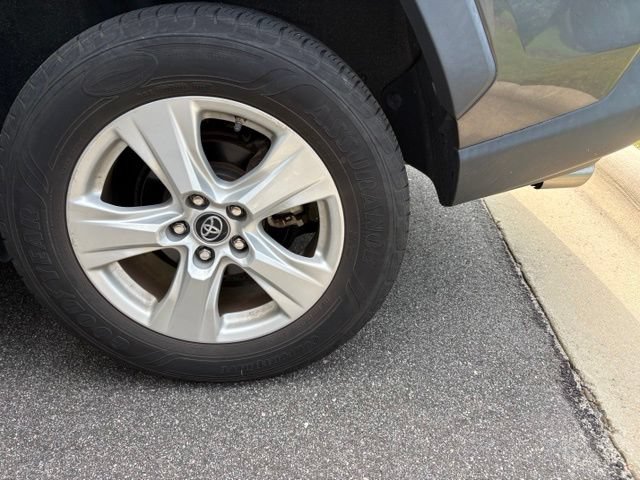 Used 2019 Toyota RAV4 XLE w/ Convenience Package FWD image 10