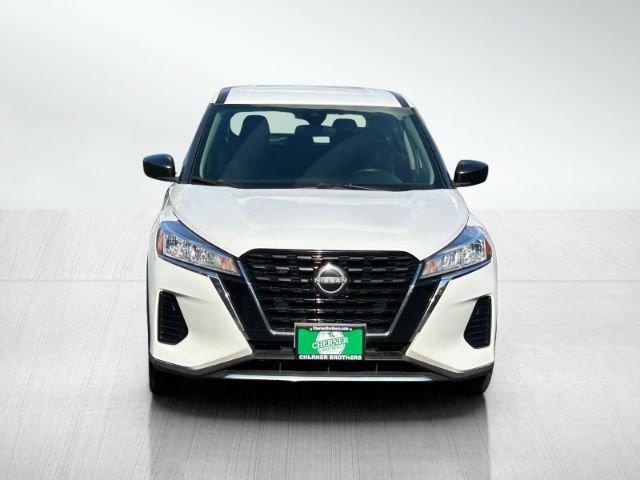 Used 2022 Nissan Kicks S FWD image 2