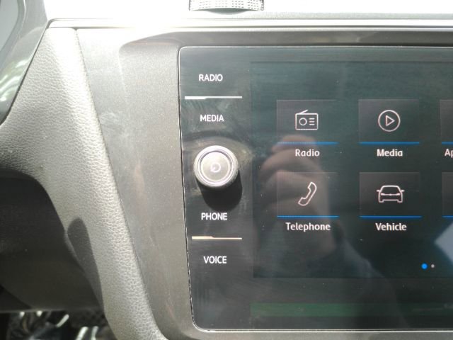 Used 2018 Volkswagen Tiguan SE w/ Panoramic Sunroof Package FWD image 41