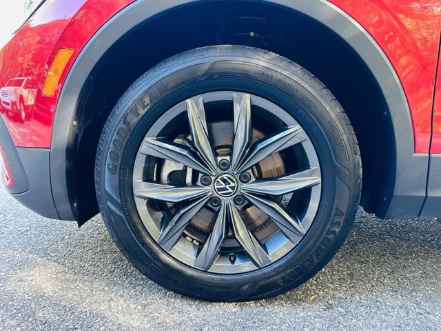 Used 2022 Volkswagen Tiguan SE w/ Panoramic Sunroof Package image 26