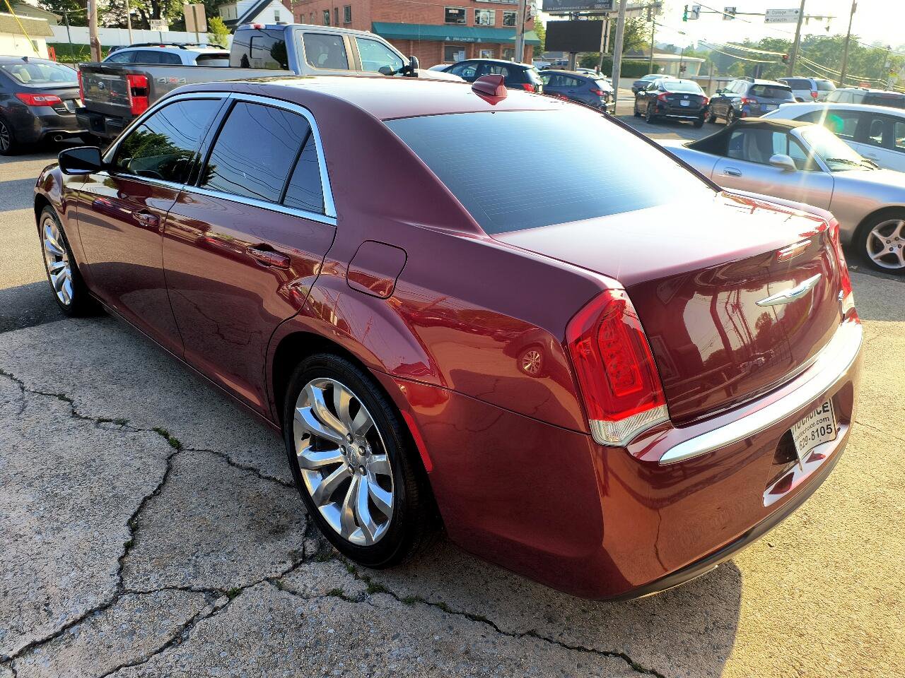 Used 2019 Chrysler 300 Touring w/ Chrome Appearance Package image 10