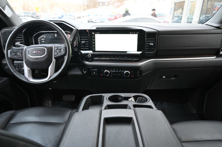 Used 2025 GMC Sierra 1500 SLT image 2