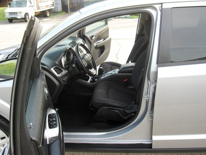 Used 2018 Dodge Journey SE FWD image 17