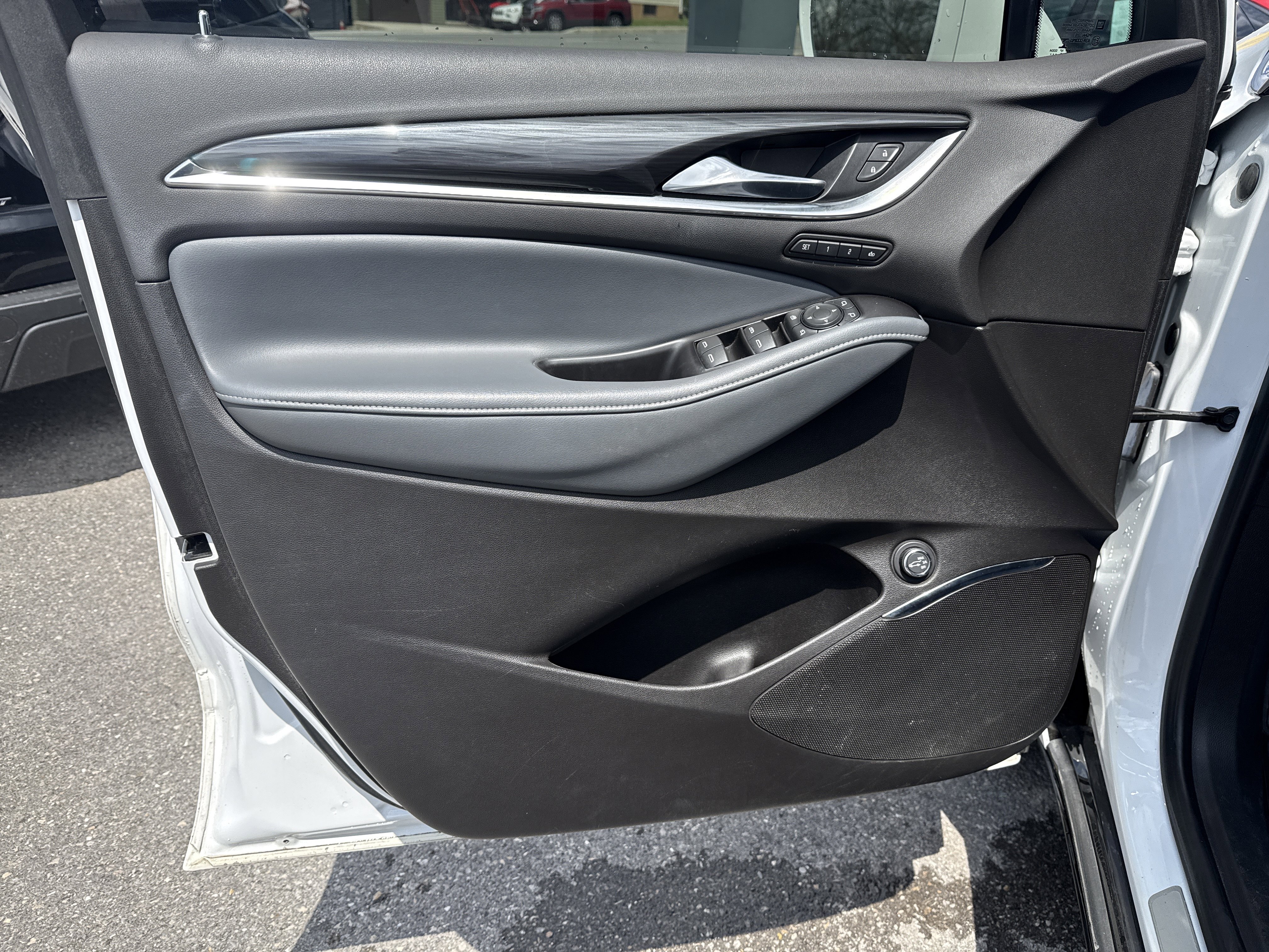 Used 2018 Buick Enclave Premium AWD/4WD image 17