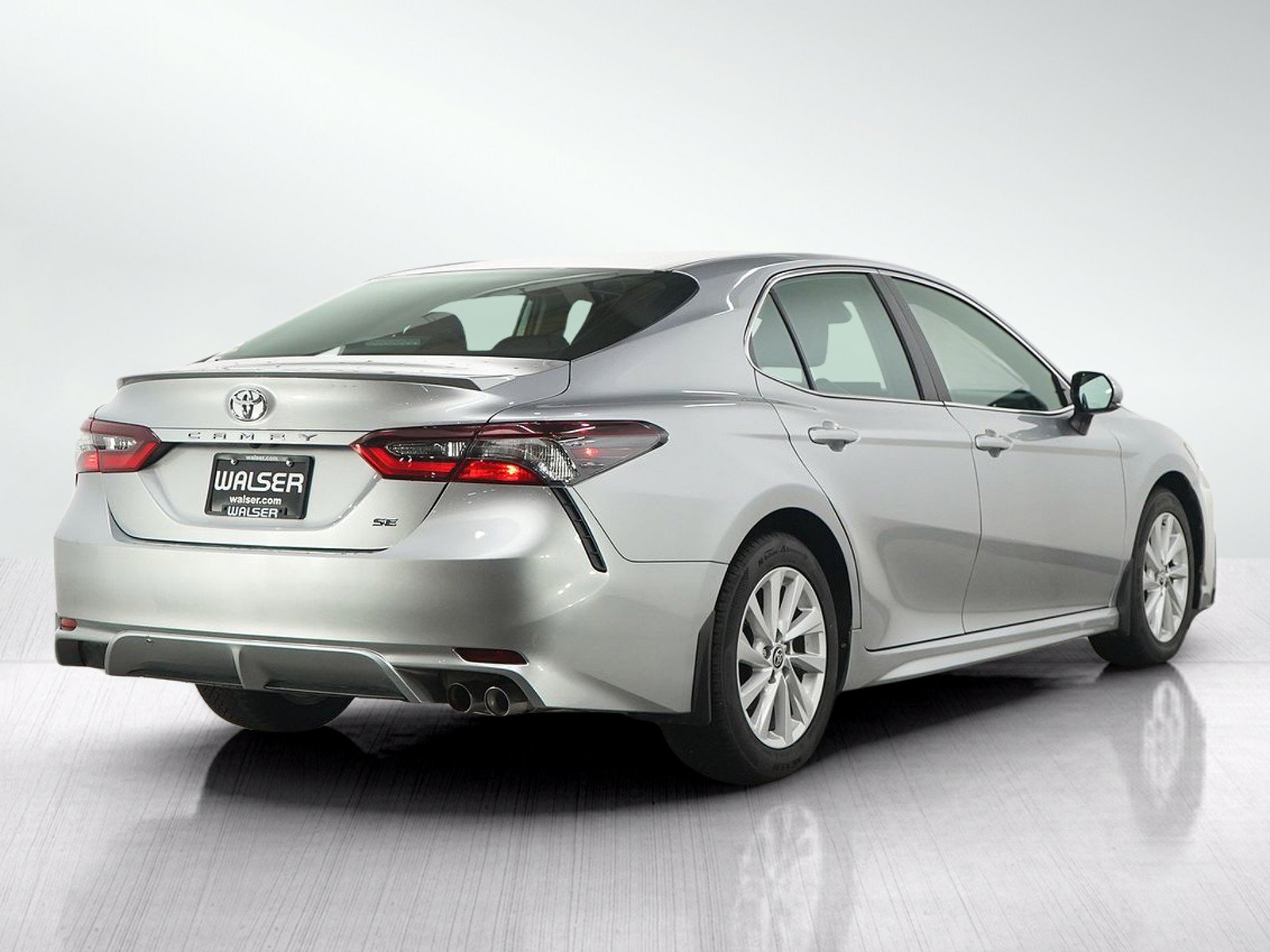Used 2024 Toyota Camry SE FWD image 5