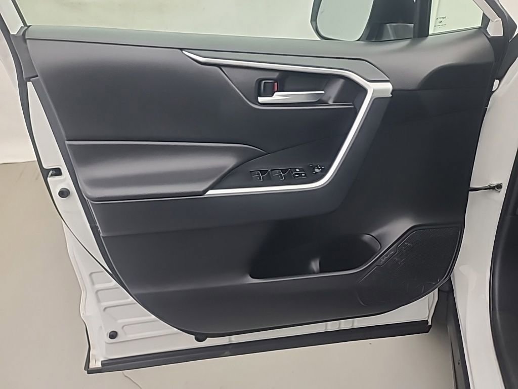 Used 2025 Toyota RAV4 XLE image 23