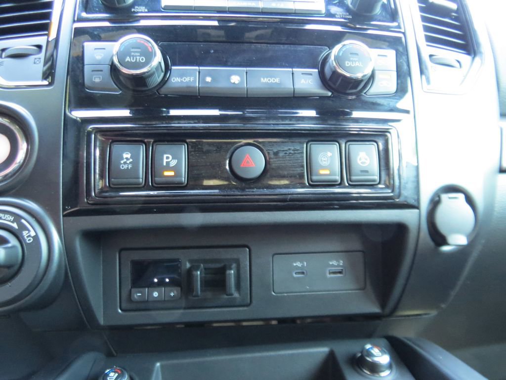Used 2024 Nissan Titan PRO-4X w/ Pro-4x Convenience Package AWD/4WD image 30