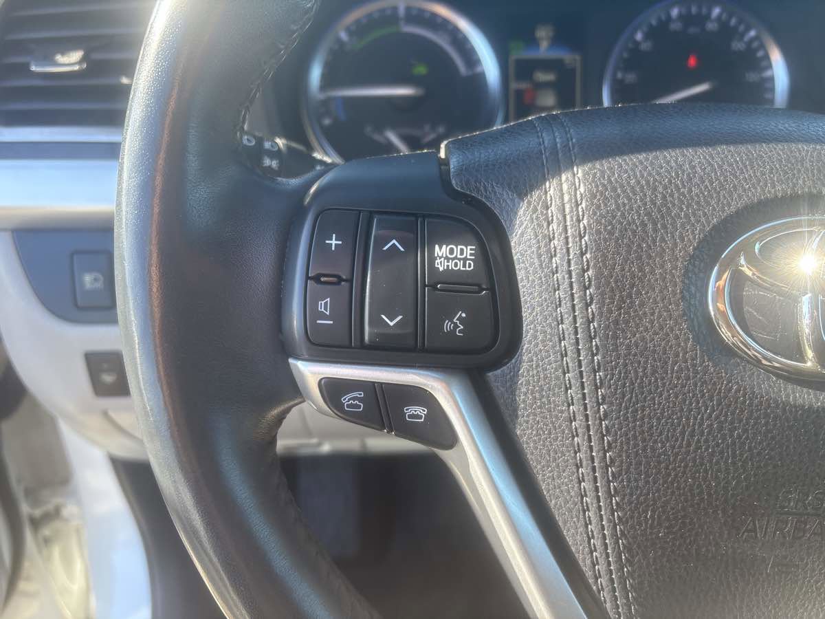 Used 2016 Toyota Highlander Limited Platinum image 12