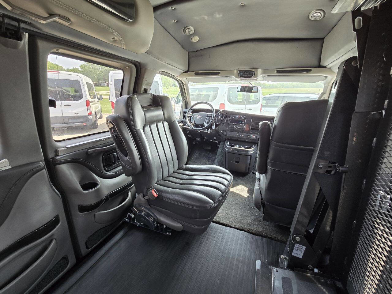 Used 2013 GMC Savana 1500 image 22