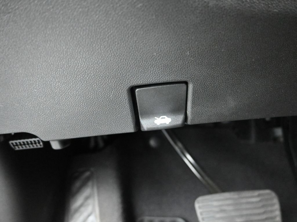 Used 2023 Chevrolet Silverado 1500 RST RWD image 13