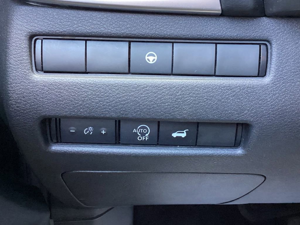 Used 2024 Nissan Rogue SV image 24