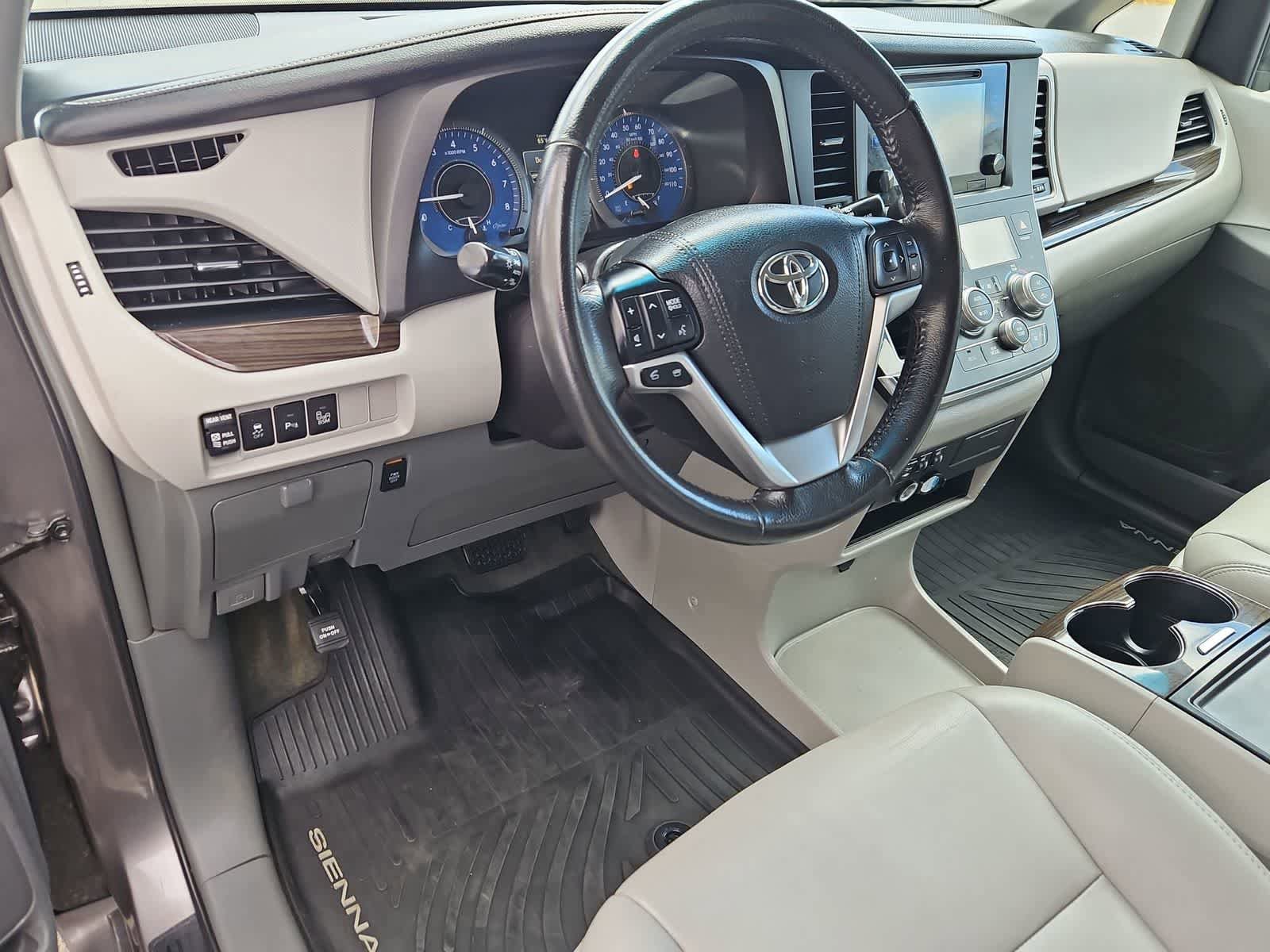 Used 2017 Toyota Sienna XLE AWD/4WD image 2
