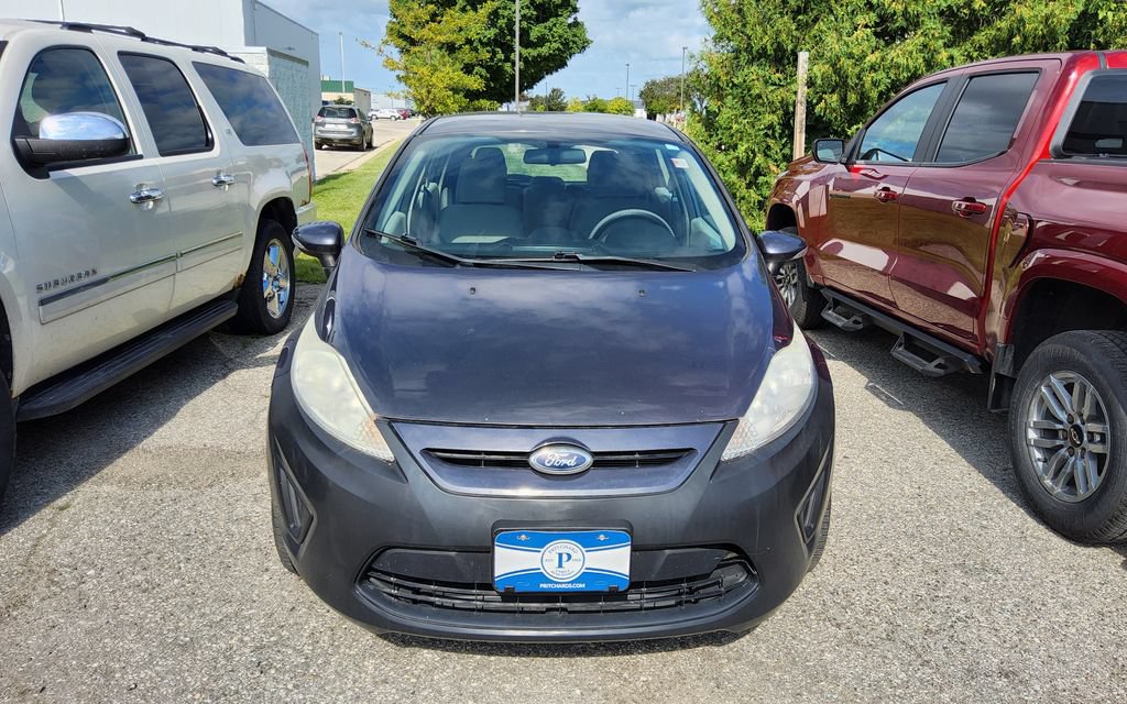 Used 2013 Ford Fiesta SE FWD image 2