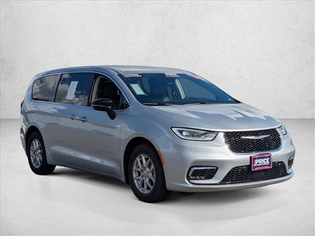Used 2024 Chrysler Pacifica Touring-L image 3