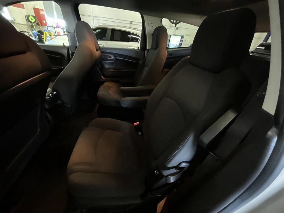Used 2011 Chevrolet Traverse LT w/ LPO, 'HIT The Road' Package AWD/4WD image 27