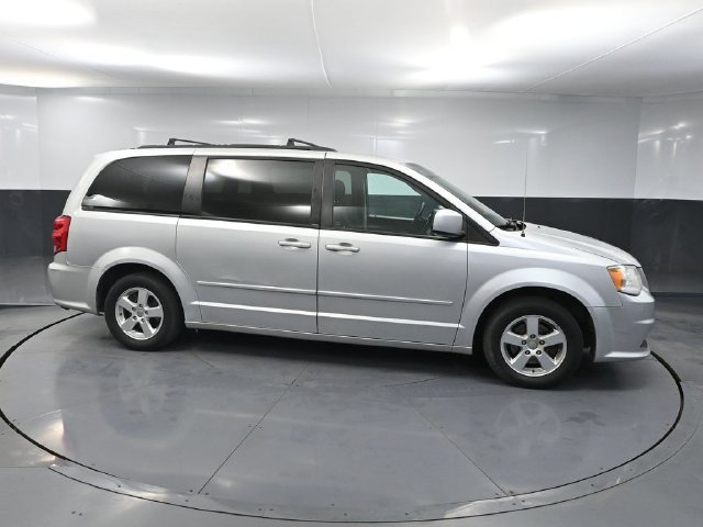 Used 2012 Dodge Grand Caravan SXT FWD image 2