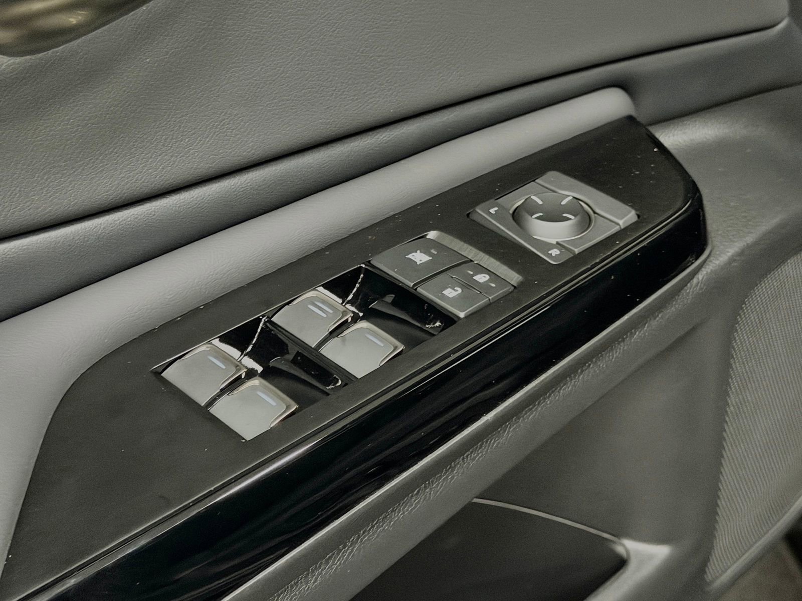 Used 2025 Lexus ES 350 w/ Accessory Package (Z1) image 20