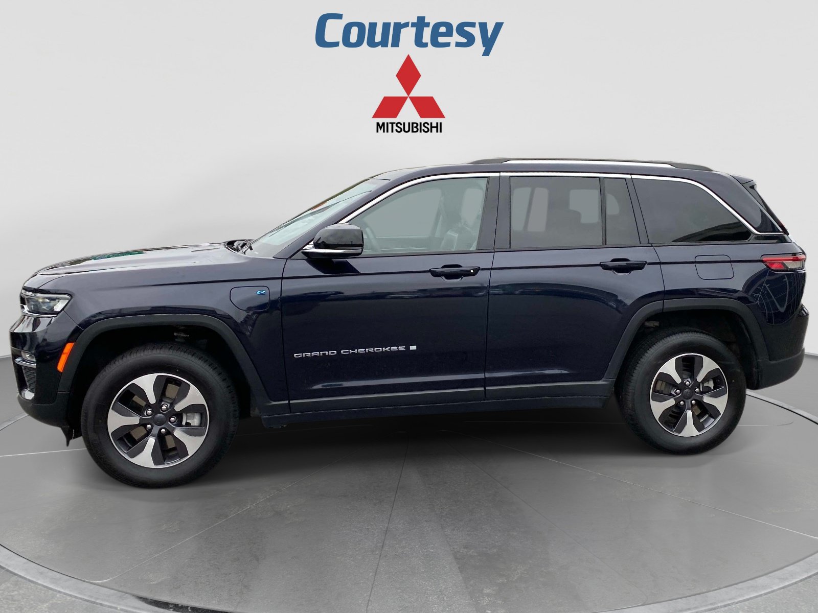 Used 2024 Jeep Grand Cherokee Limited 4xe AWD/4WD image 2