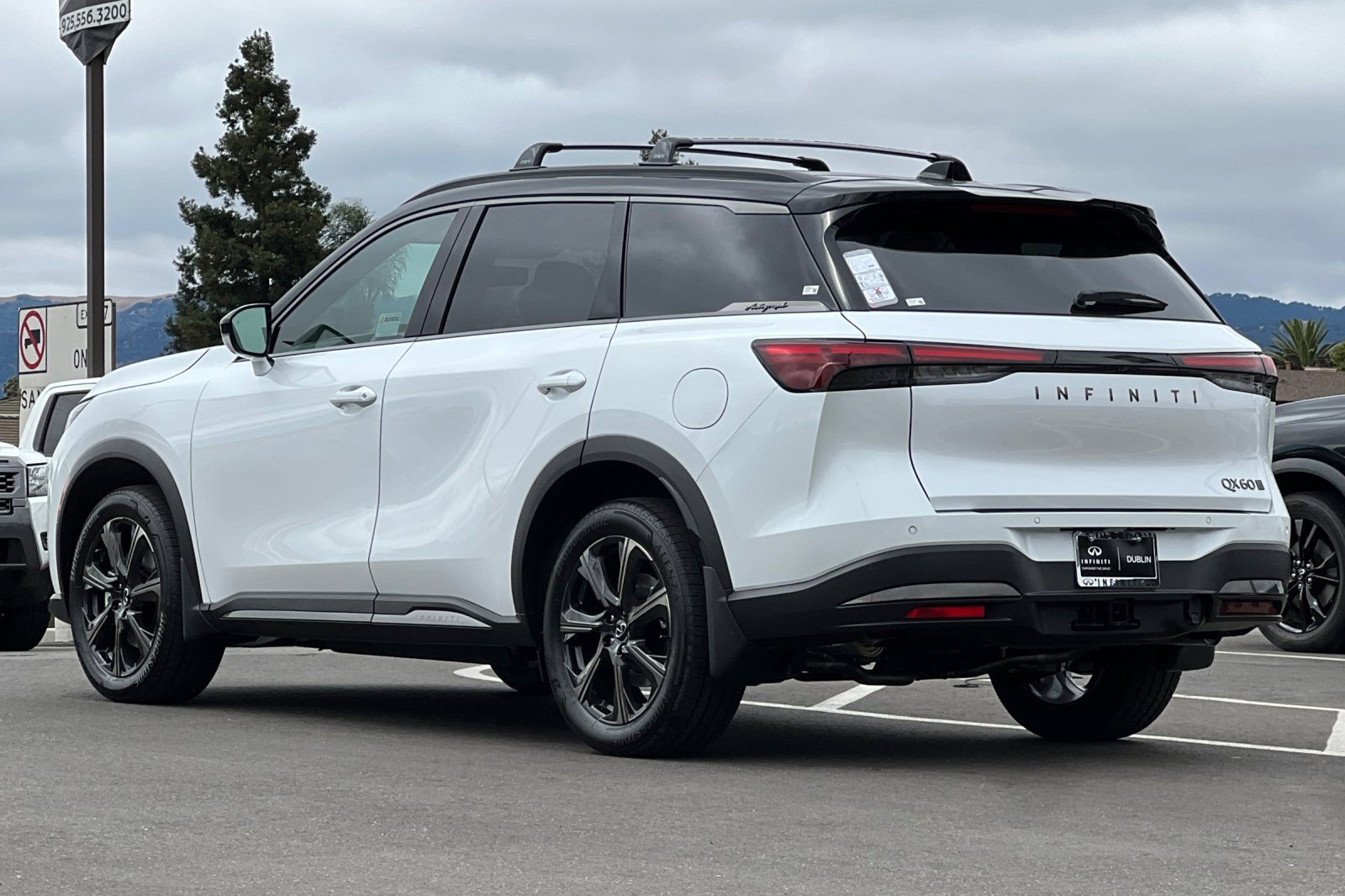 New 2026 INFINITI QX60 Autograph w/ Dark Cargo Package image 3