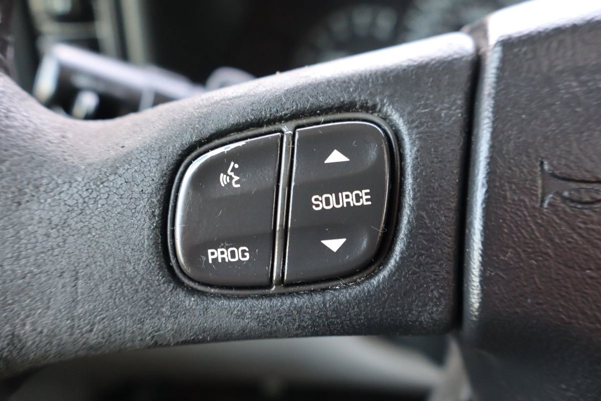 Used 2005 Chevrolet Avalanche Z71 w/ Sun And Sound Package AWD/4WD image 29