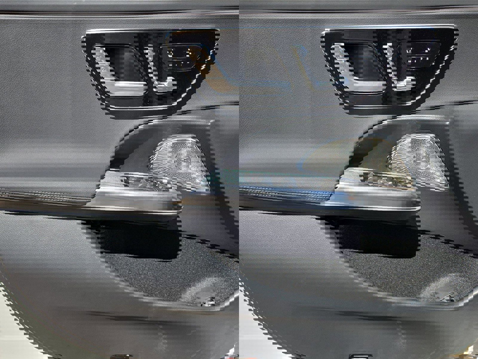 New 2025 Mercedes-Benz E 350 4MATIC Sedan image 15