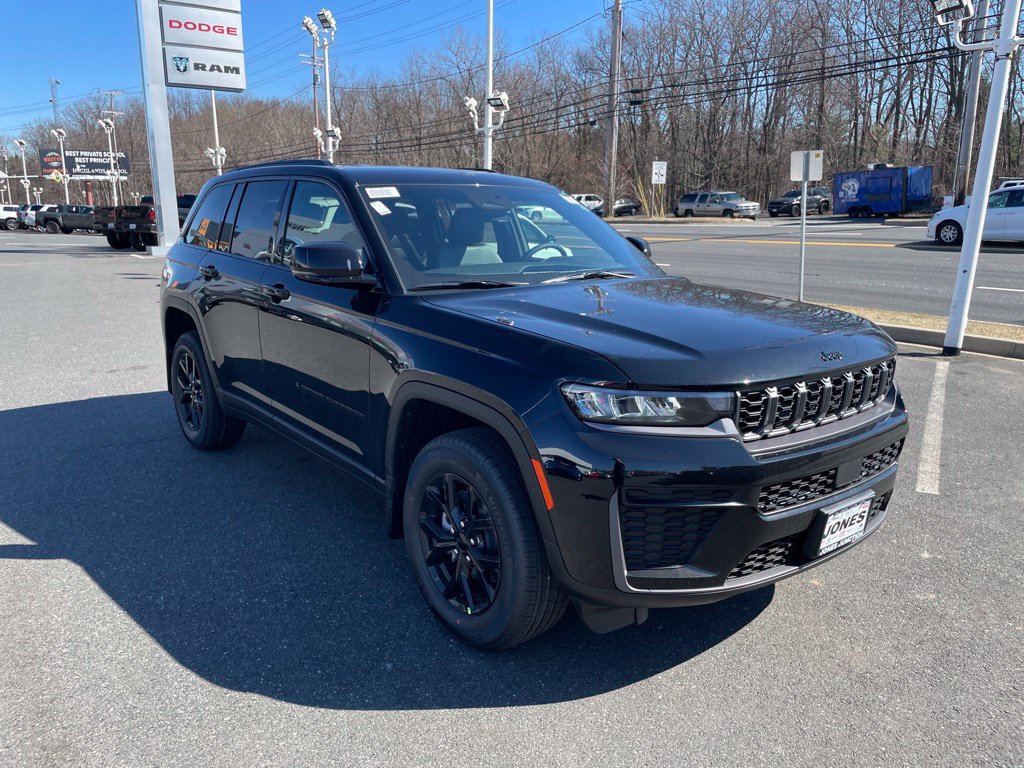 New 2026 Jeep Grand Cherokee Altitude AWD/4WD image 2