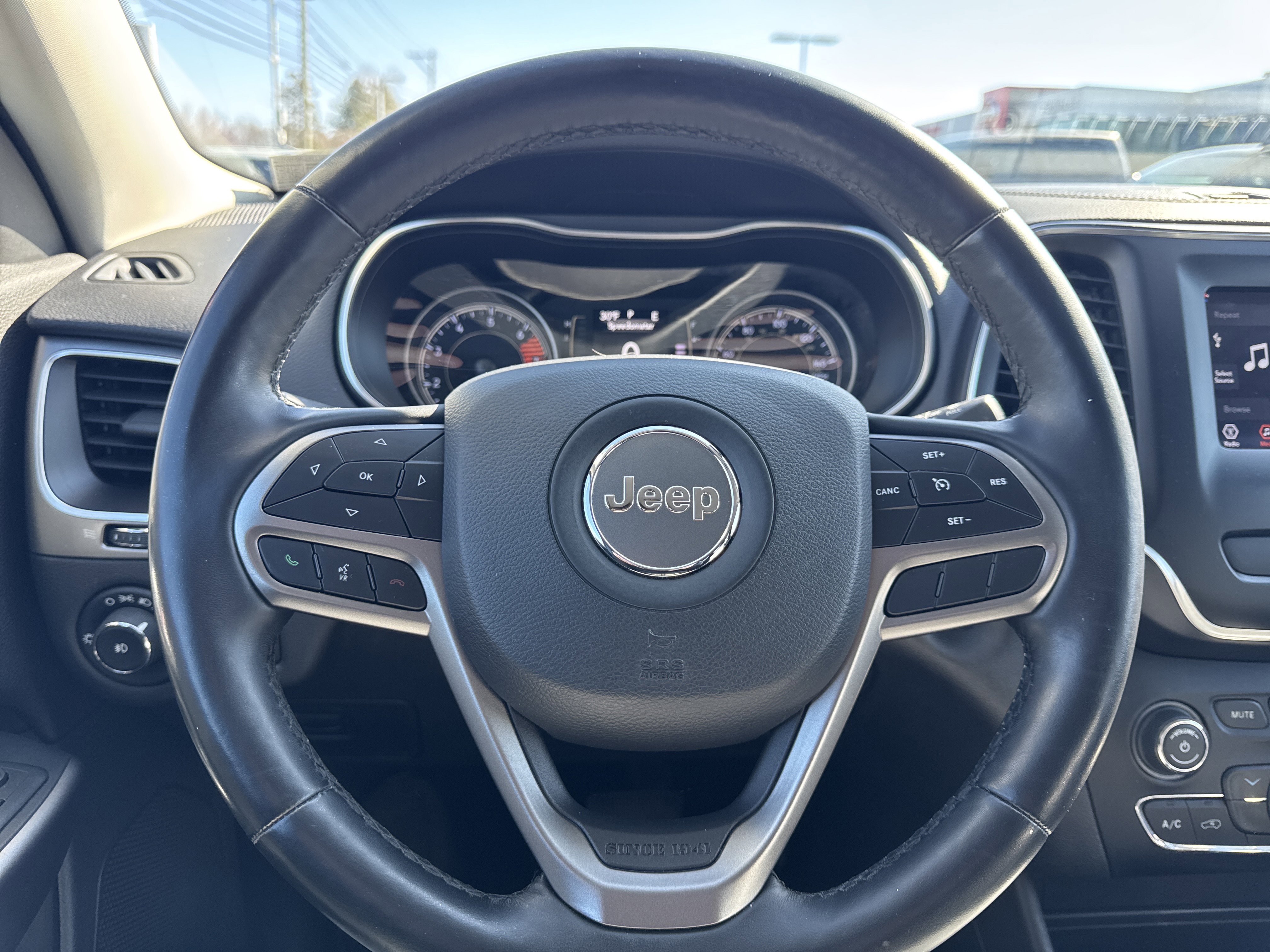 Used 2020 Jeep Cherokee Latitude Plus w/ Cold Weather Group image 18