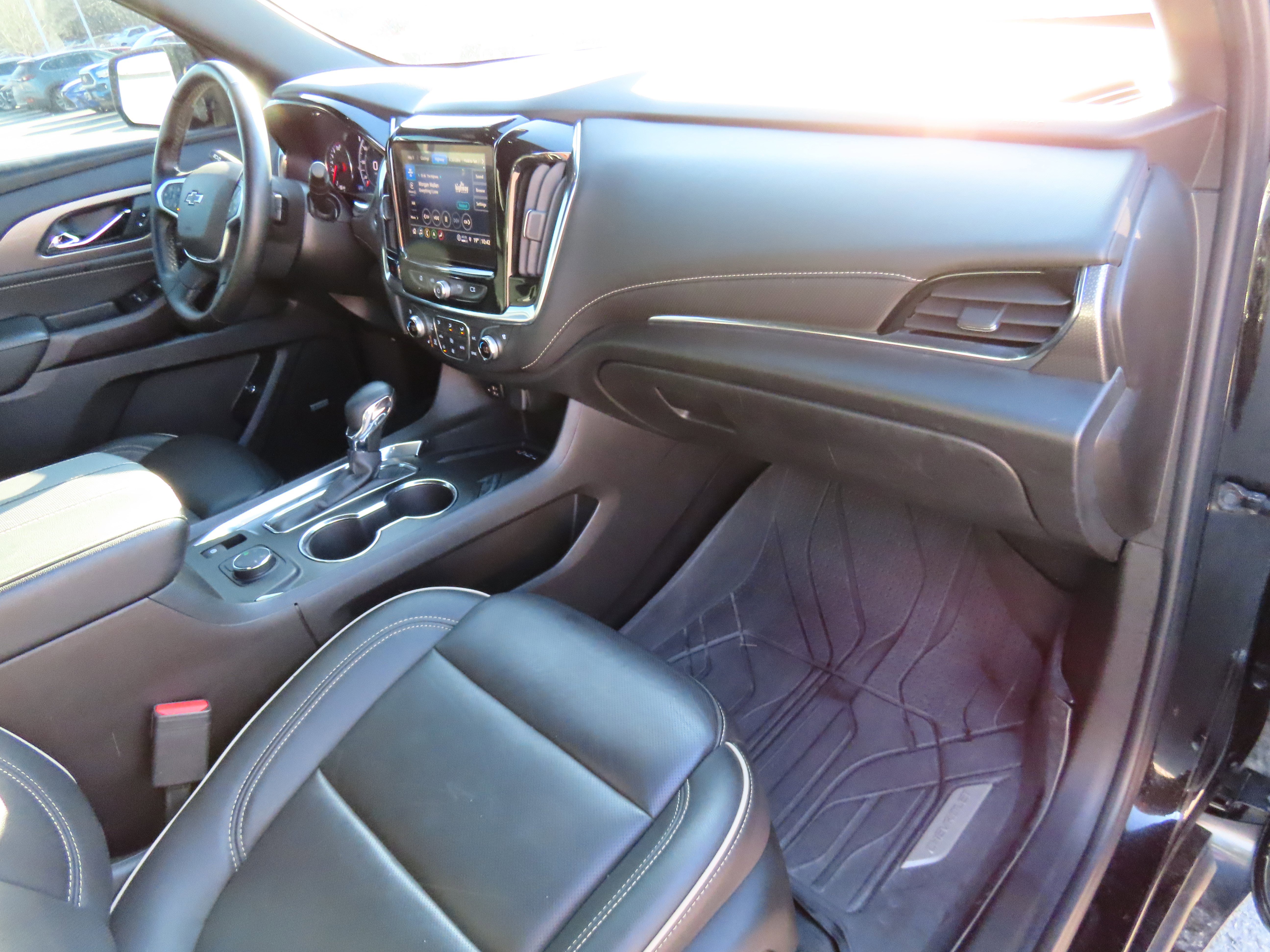 Used 2023 Chevrolet Traverse Premier w/ Redline Edition image 10
