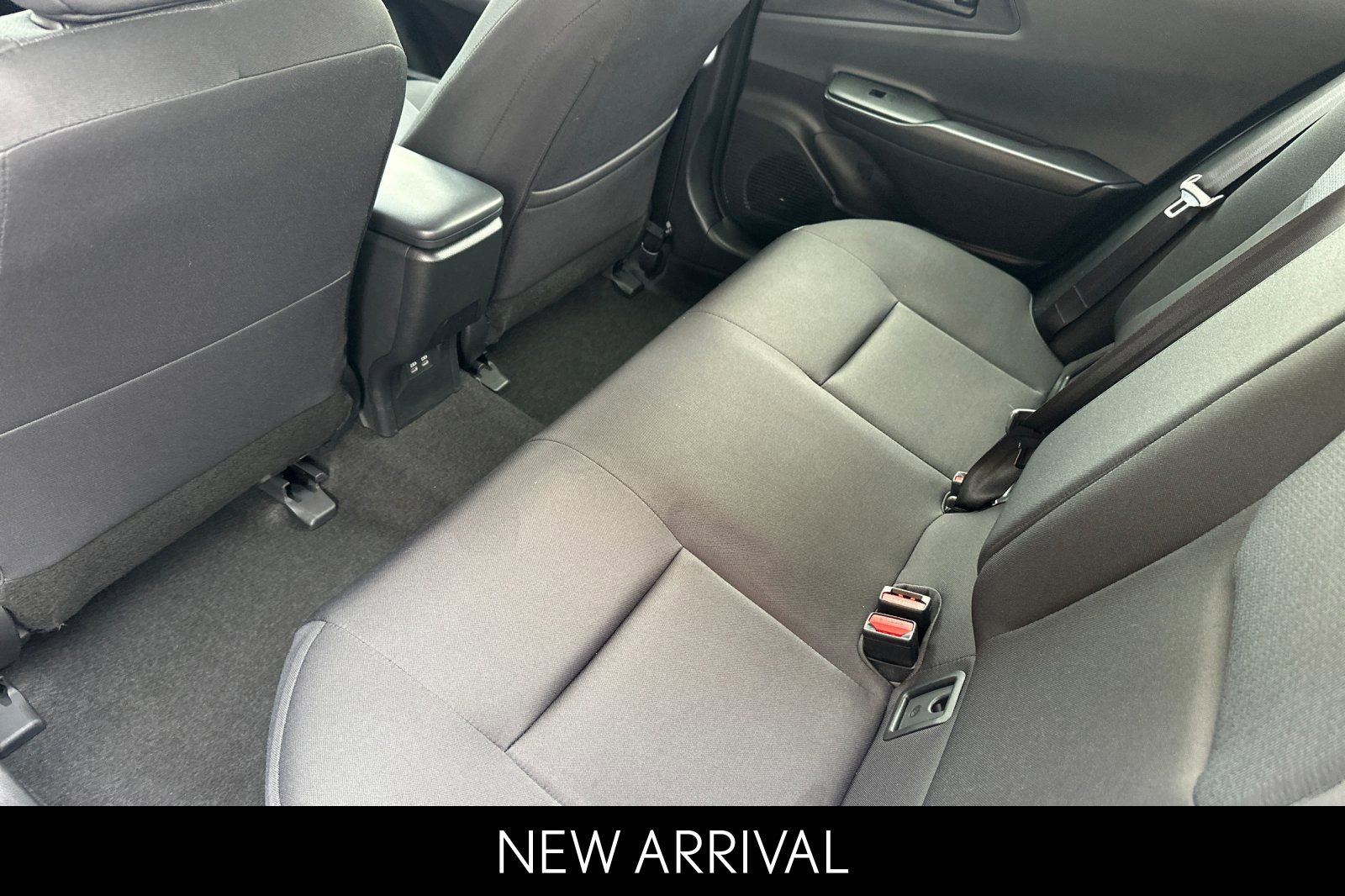 Used 2025 Toyota Prius LE image 13