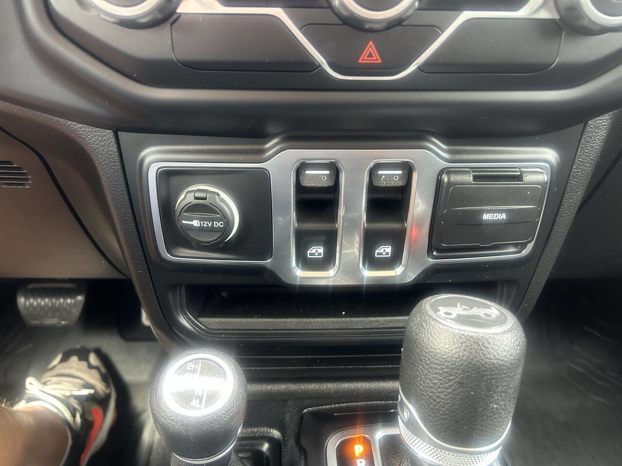 Used 2019 Jeep Wrangler Sport image 27