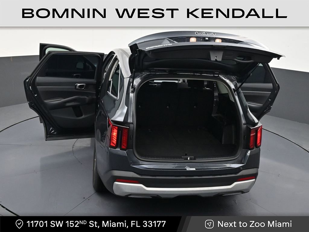 Used 2024 Kia Sorento LX image 32