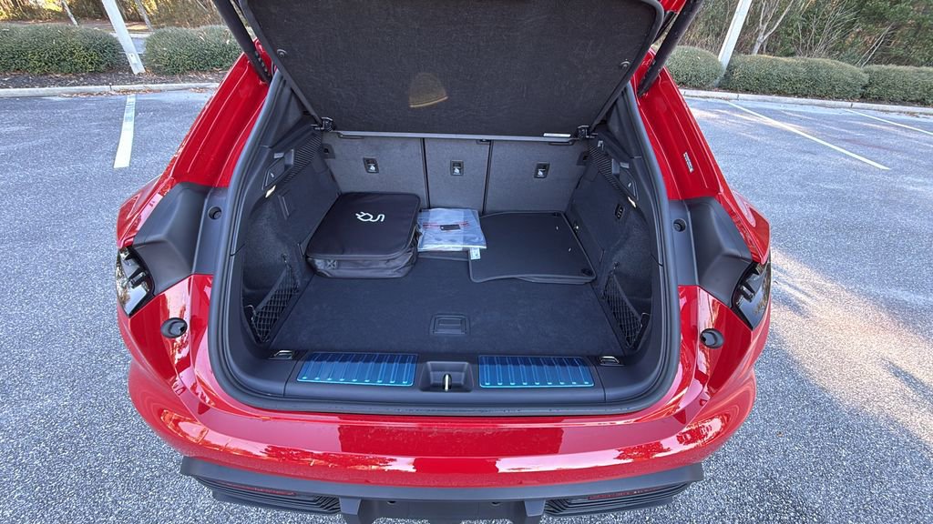 New 2026 Porsche Macan 4 Electric image 17