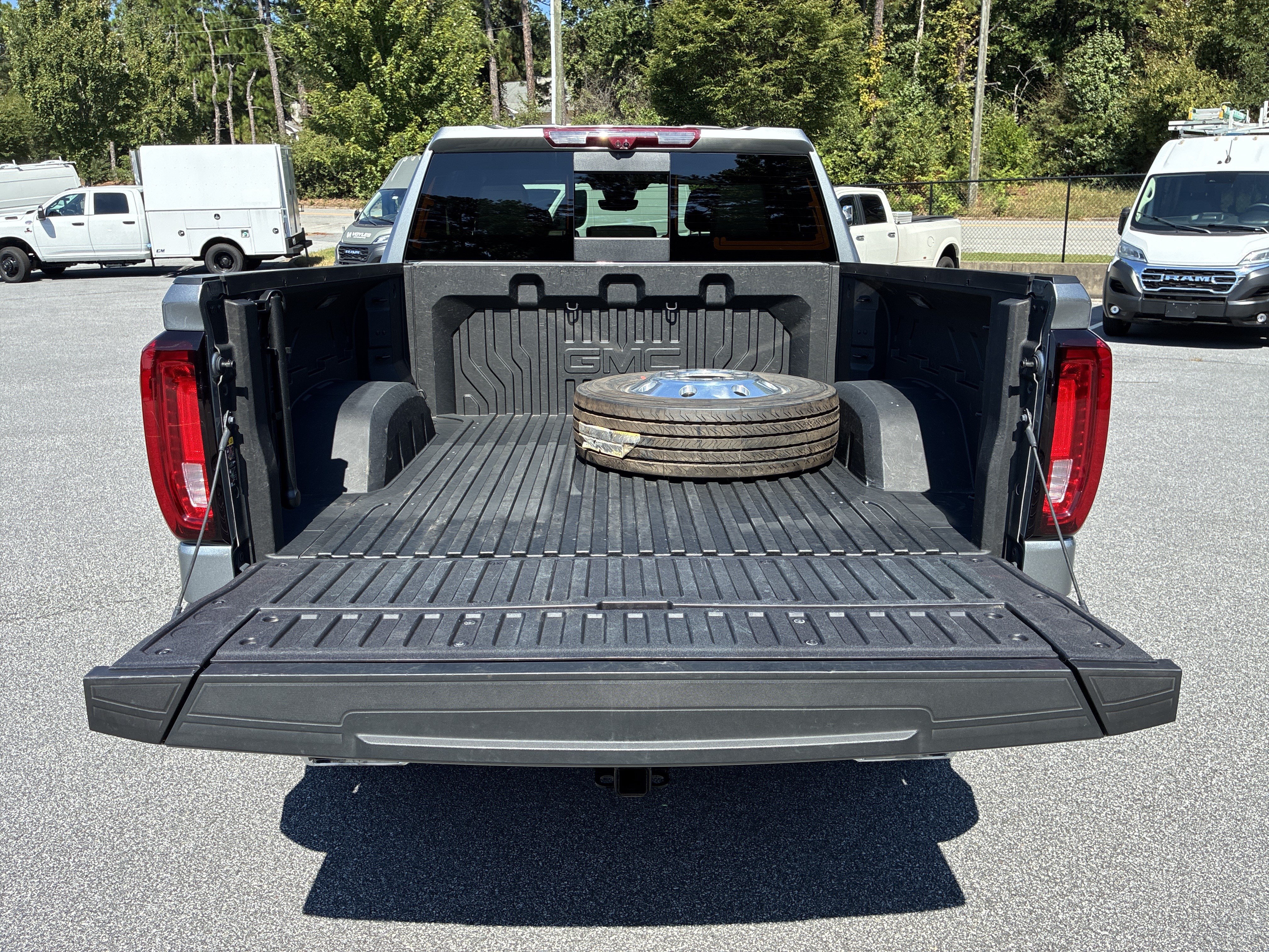 Used 2025 GMC Sierra 1500 AT4 w/ AT4 Premium Package AWD/4WD image 26