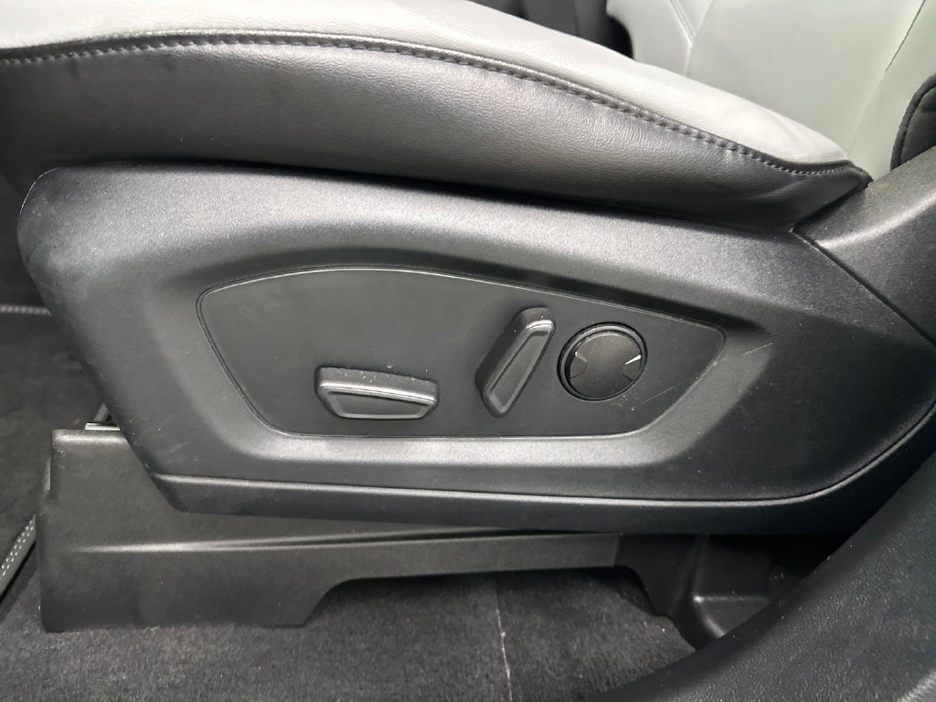 Used 2021 Ford Explorer XLT w/ Equipment Group 202A RWD image 10