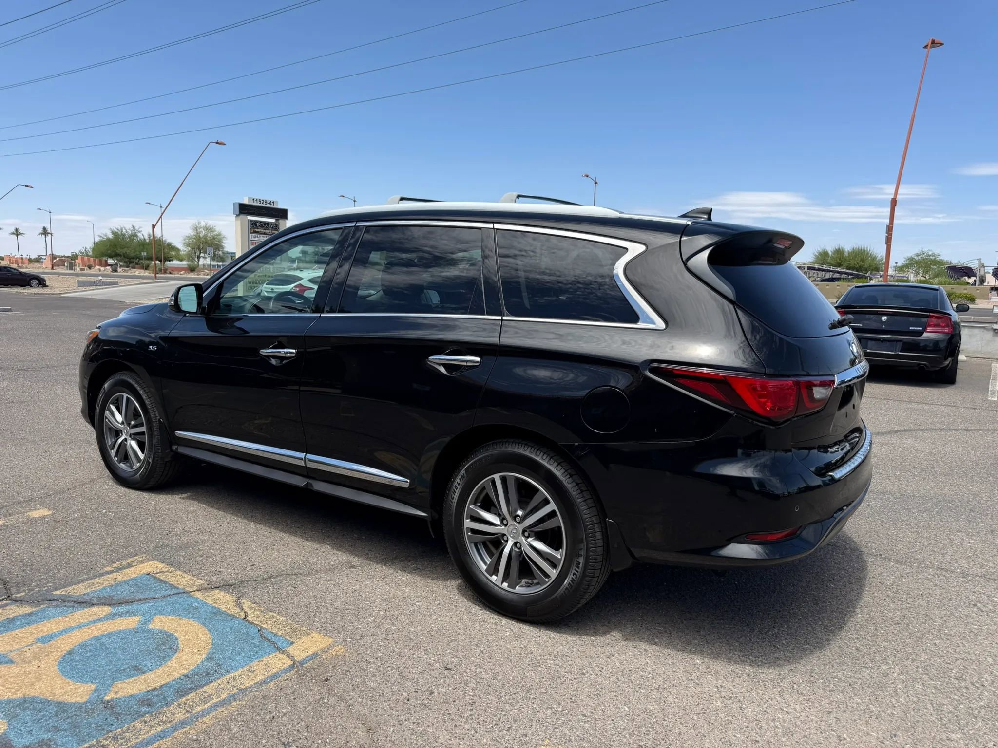 Used 2020 INFINITI QX60 Luxe w/ Essential Package FWD image 7