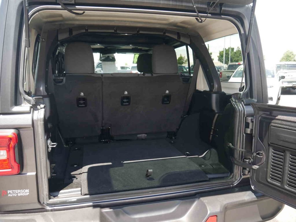 Used 2024 Jeep Wrangler Unlimited Rubicon AWD/4WD image 9
