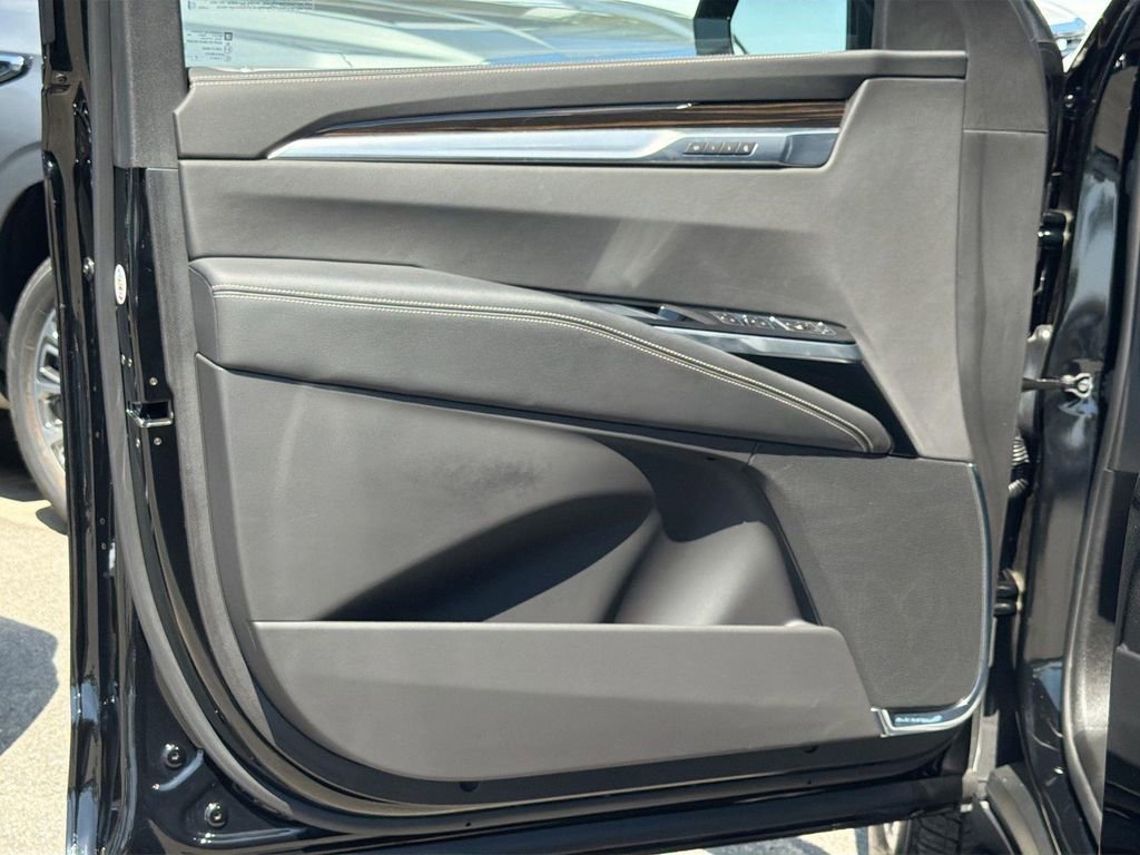 Certified 2025 Cadillac Escalade ESV Premium Luxury RWD image 19