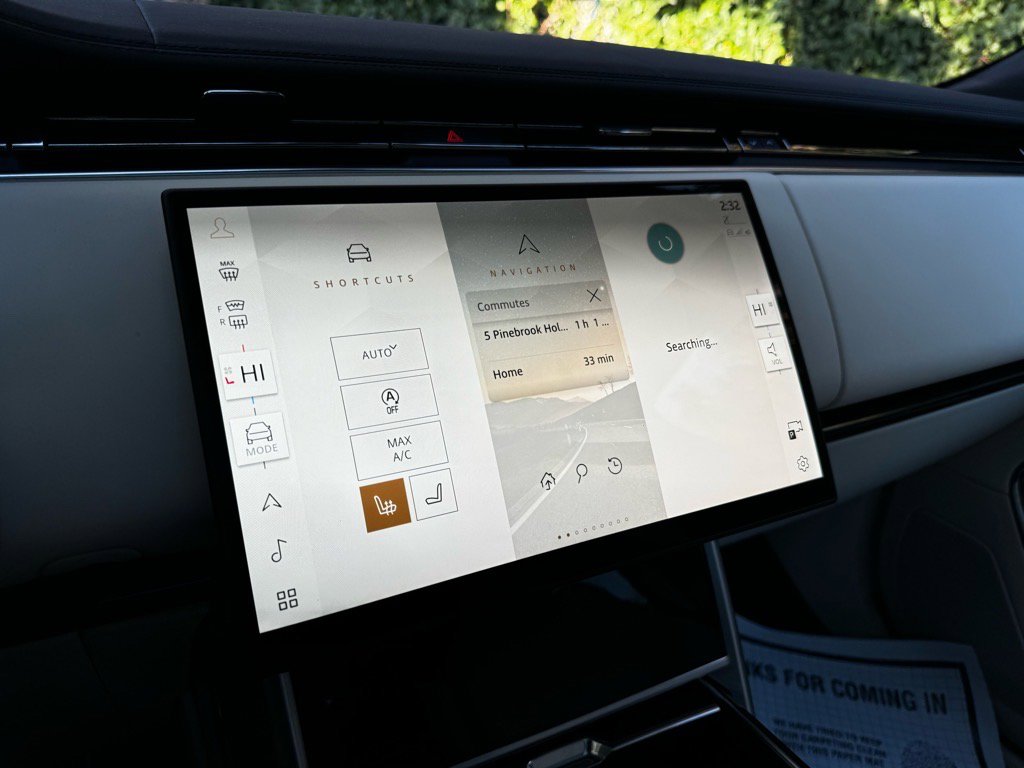 Used 2025 Land Rover Range Rover SE image 13