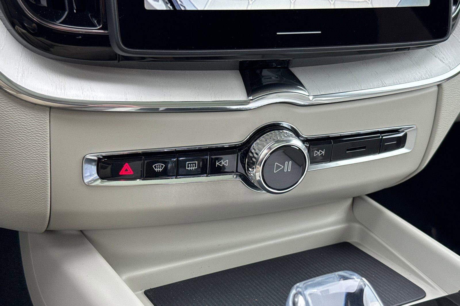 New 2026 Volvo XC60 B5 Ultra w/ Protection Package Premier image 23