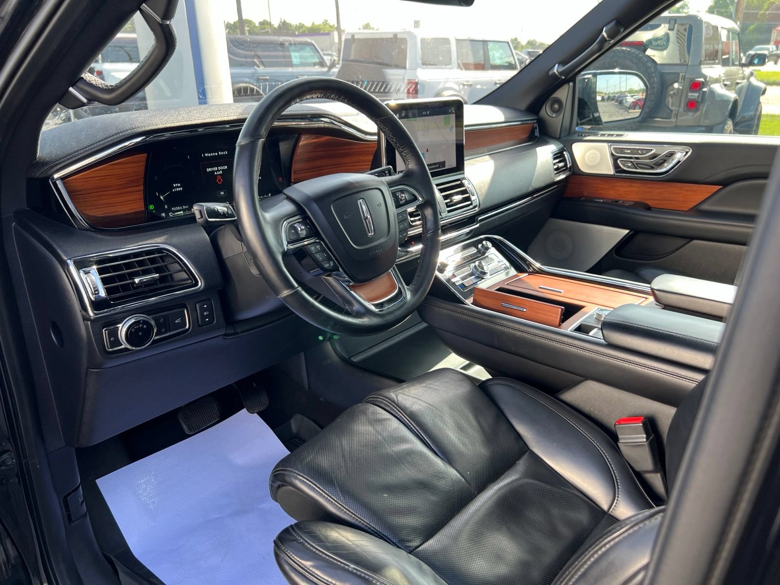 Used 2019 Lincoln Navigator L Reserve AWD/4WD image 16